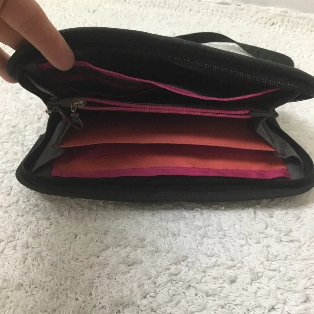 EUC REI Belltown Wristlet Clutch Wallet in Charcoal